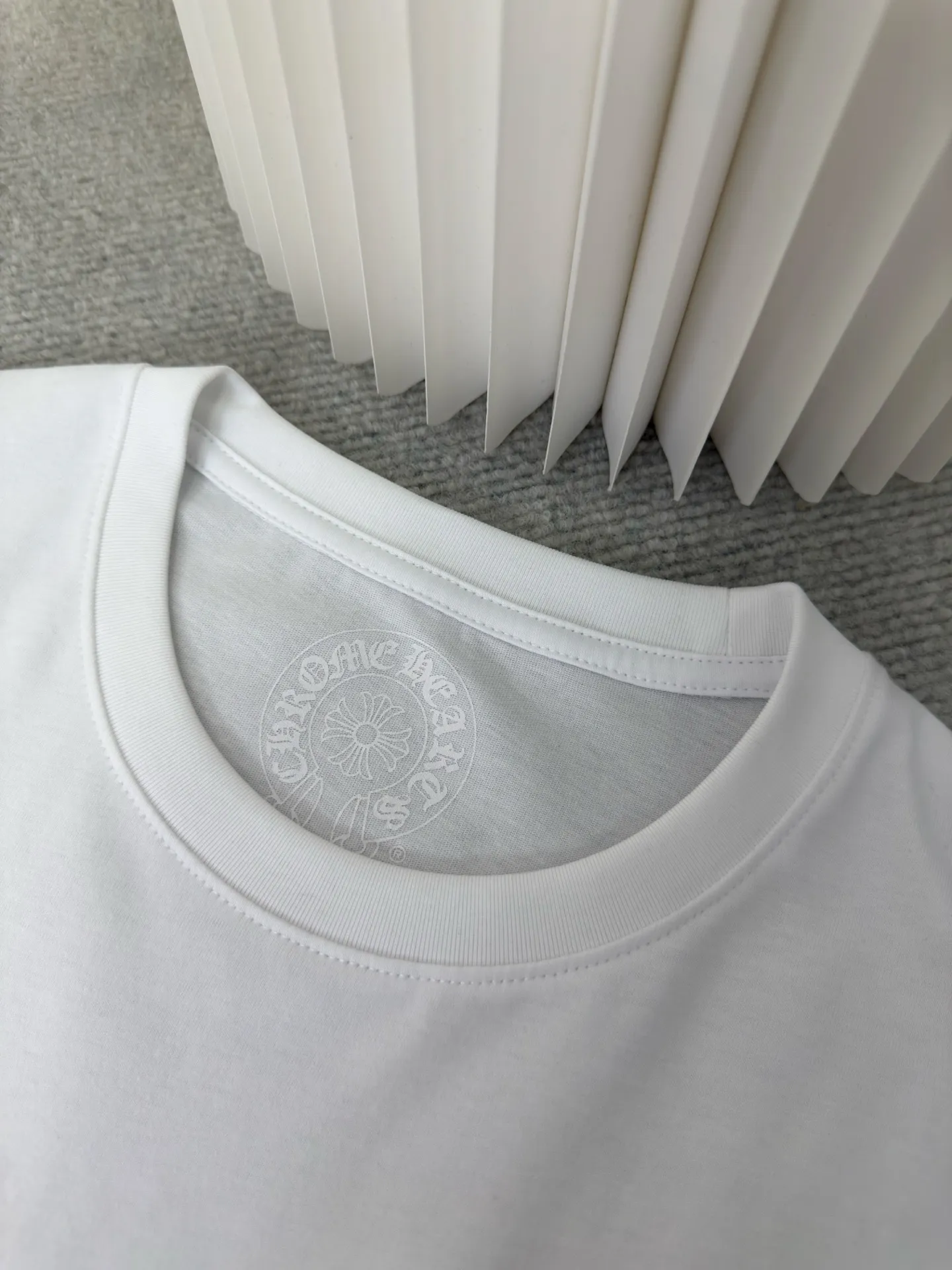 P240 Chrome Hearts FOTI Skull Print Tee Authentic Open Edition - Physical Counter - Top Luxury Quality 🆚 Instant sale of all versions on the market Fabric is made of 26 weave 200g cotton material Printing uses black ink Water slurry printing Customized supporting accessories Size S M L